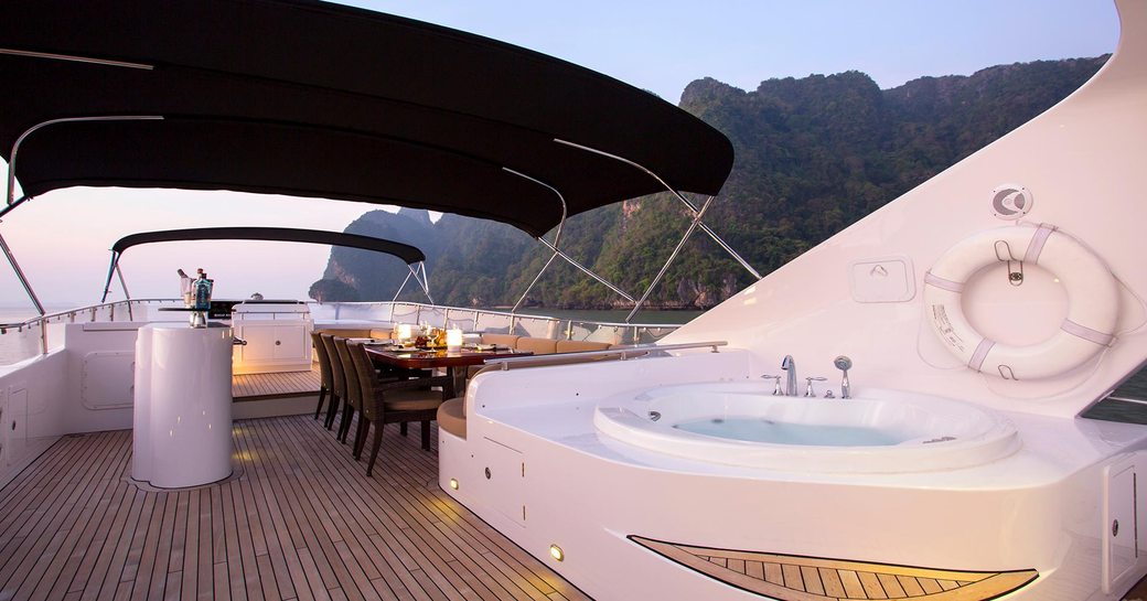 Charter yacht Mia Kai sundeck, with jacuzzi pool, dining table and wet bar 