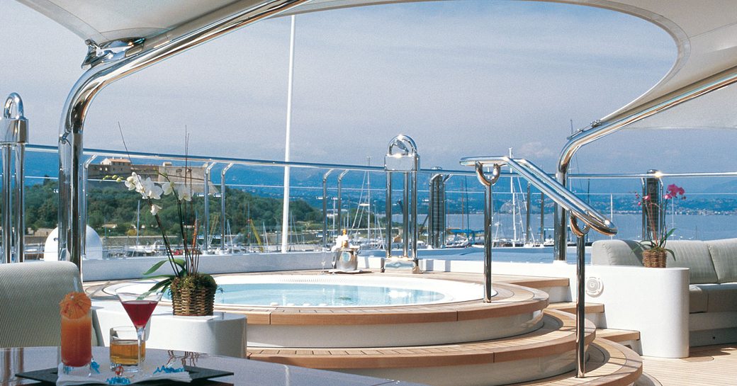 Sundeck Jacuzzi onboard charter expedition yacht OCTOPUS