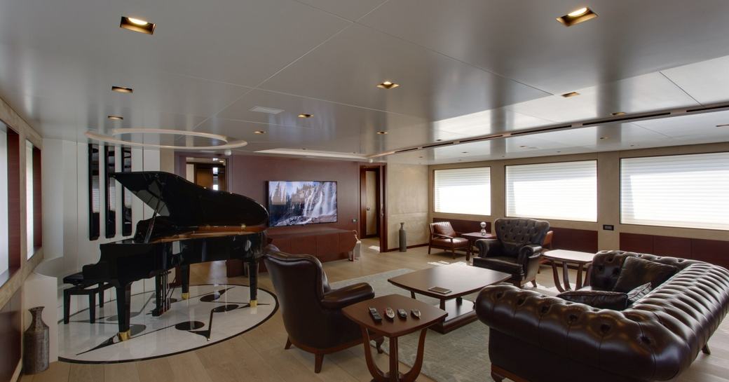 Cocktail lounge onboard superyacht BEBE