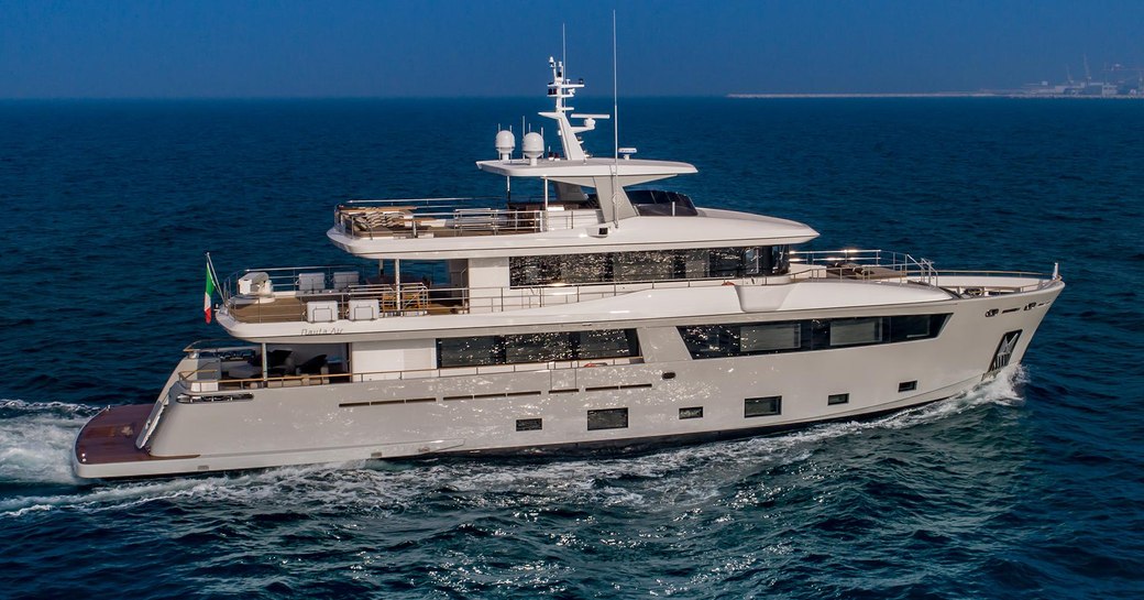 Luxury yacht Mimi La Sardine underway