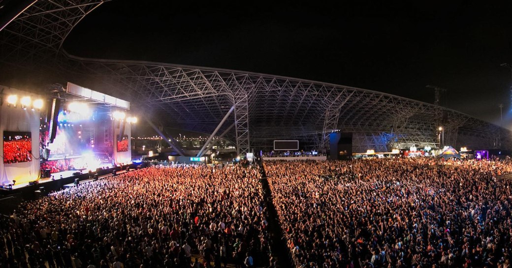 crowds of grand prix-goers fill du Arena in Abu Dhabi for the after-race concerts