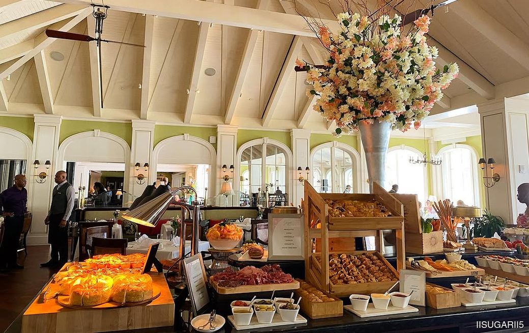 Cafe Martinique Bahamas dining area