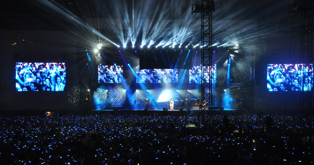 Crowds gather in Du Arena to party at the Abu Dhabi Grand Prix