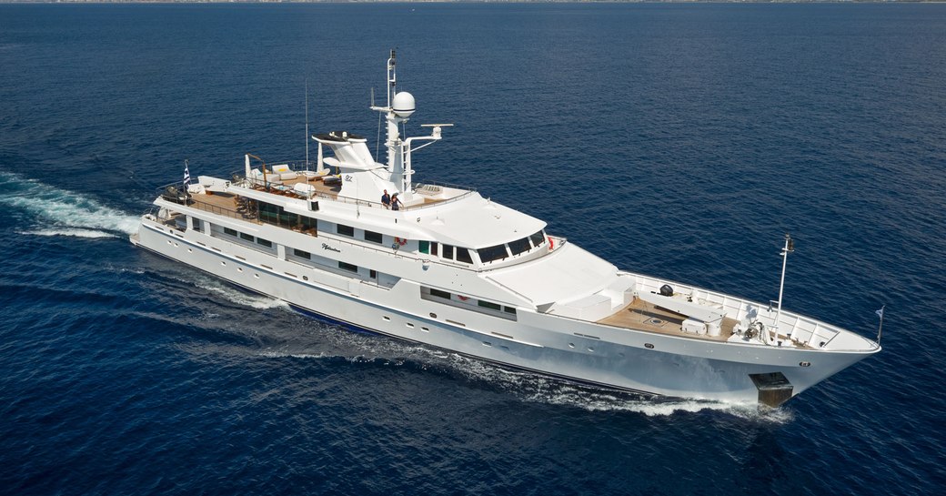 Charter yacht O'NATALINA at sea