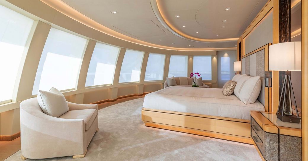 Master cabin on board charter yacht CLOUD 9
