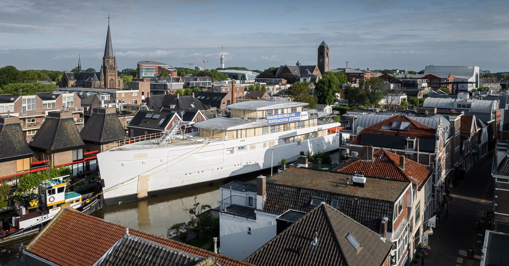 Feadship yacht 825