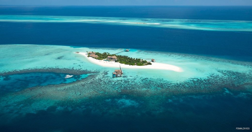 beautiful blue waters in the maldives