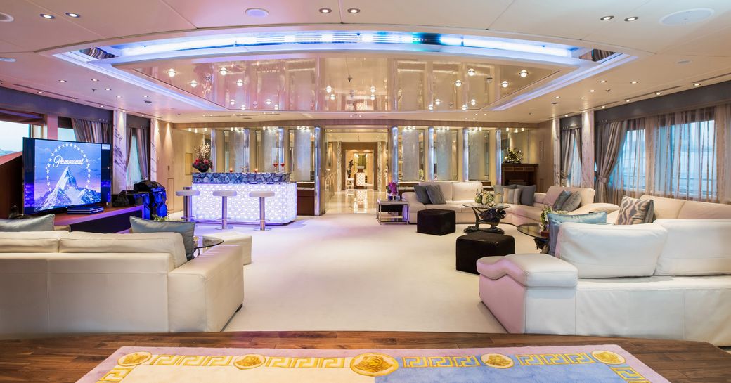 expansive main salon on board superyacht ‘Moonlight II’ 