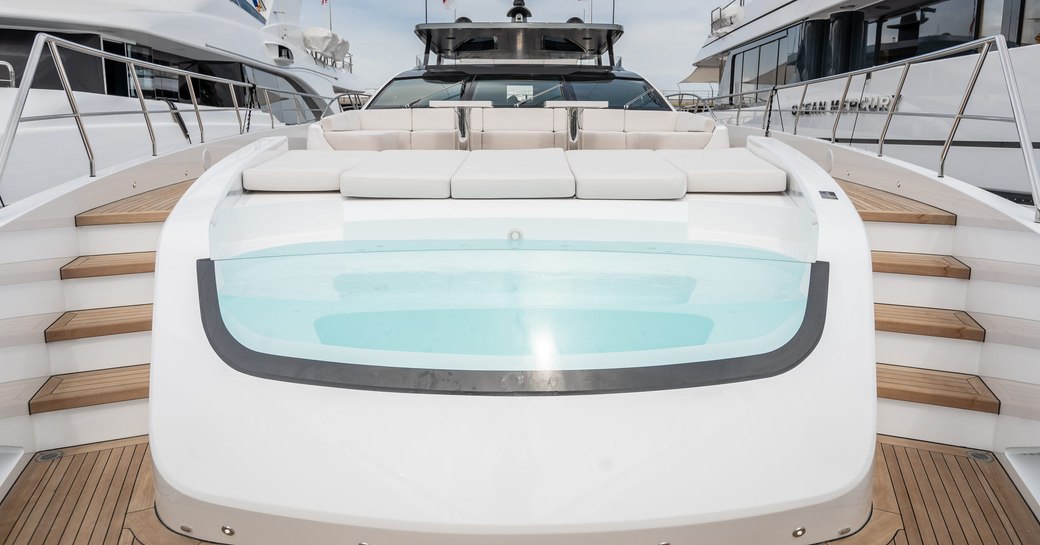 Foredeck Jacuzzi onboard MY Dopamine