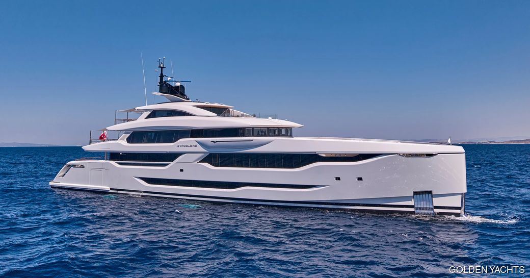 Charter yacht O'MADELEINE at sea