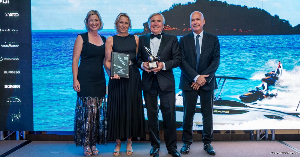 Sylke auf dem Graben & Lurssen team for AHPO with Yacht of the Year trophy 