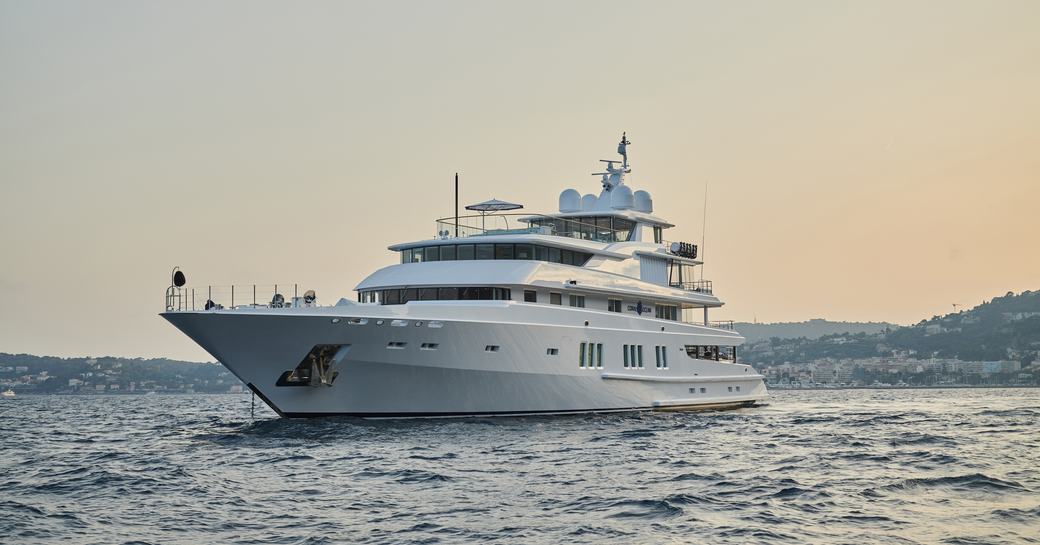 Charter yacht Coral Ocean