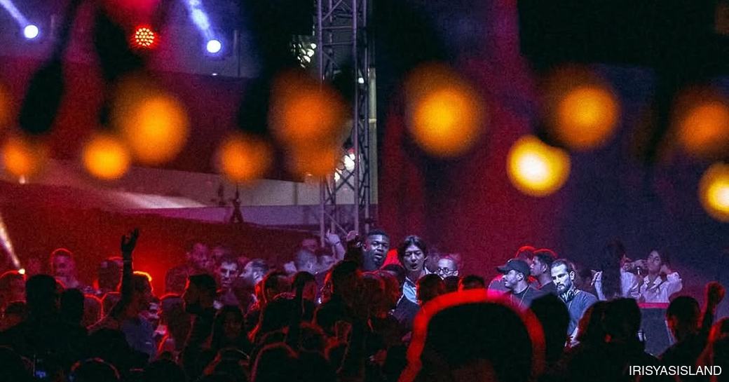 Iris Abu Dhabi crowd, lights