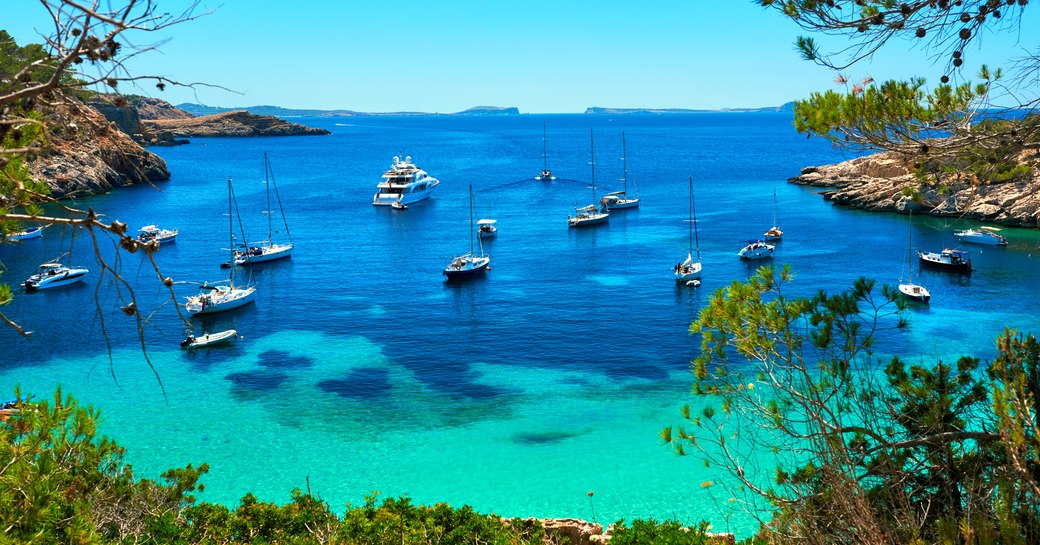 Yachts amarrés à Ibiza