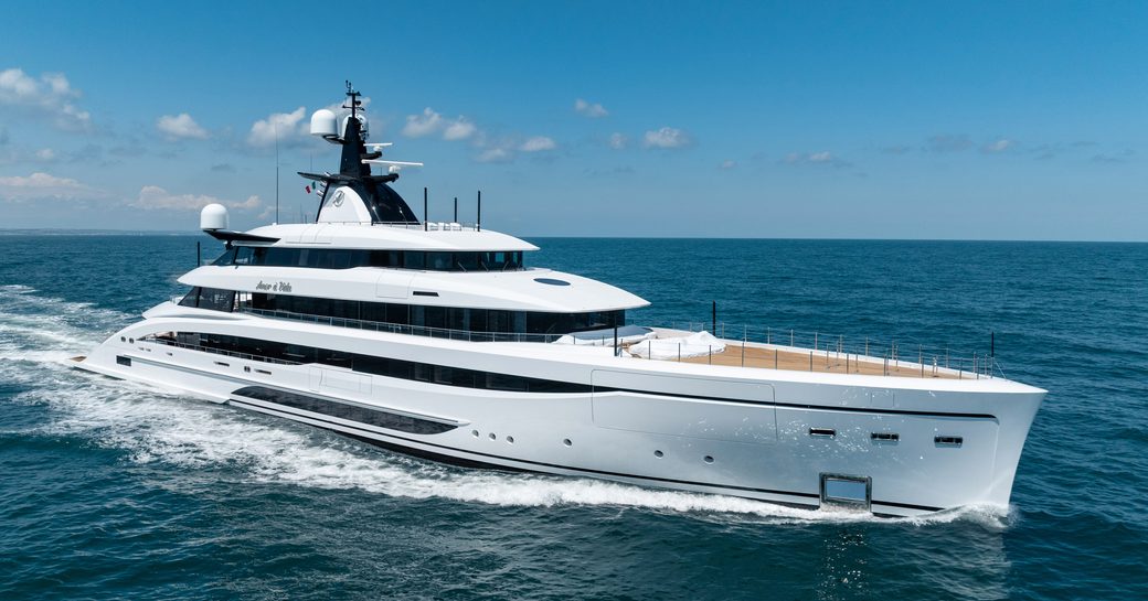 Charter yacht AMOR A VIDA at sea
