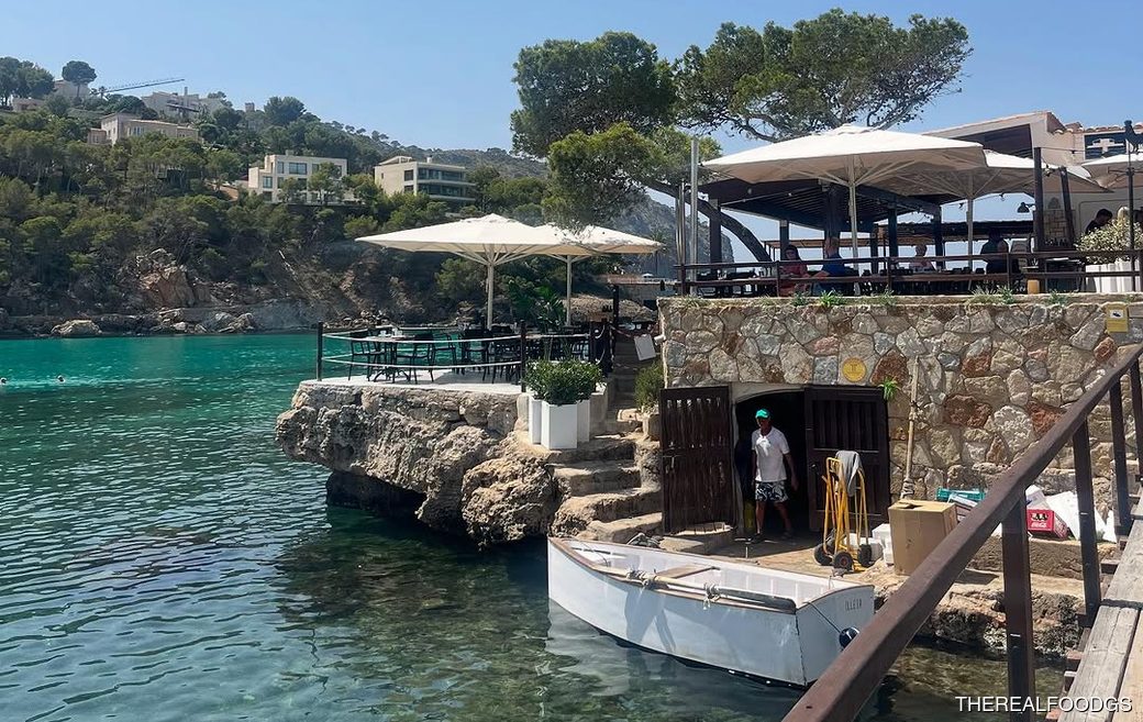 Restaurante Illeta exterior, water