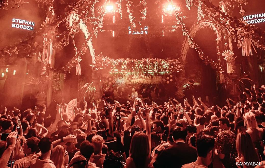 Savaya Bali dancefloor, crowd