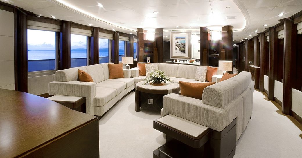 sociable main salon aboard superyacht ‘De Lisle III’ 