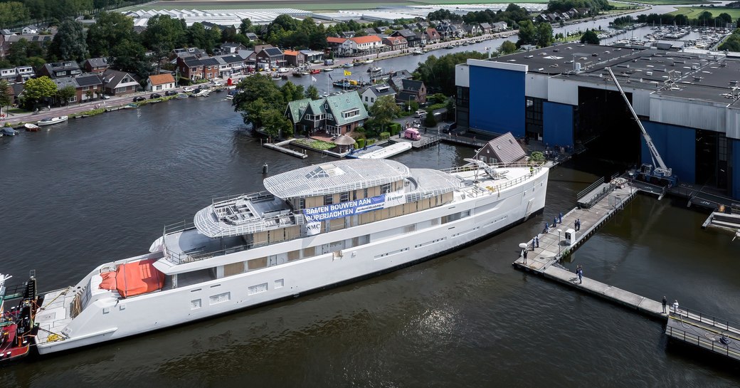 Feadship yacht 825