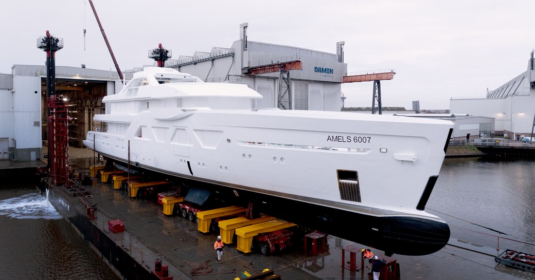 Amels 6007 on the dock in Vlissingen