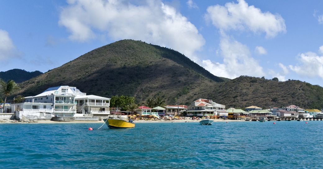 Overview of the coastline surrounding Saint Martin