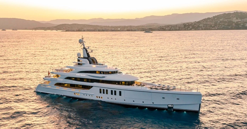 Charter yacht ARTISAN