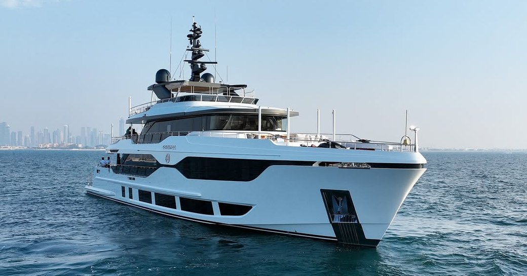Charter yacht GEULUNEL at sea