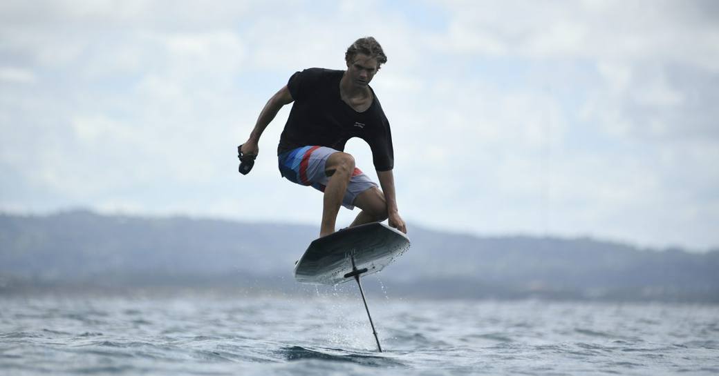 Full foiling surfboard