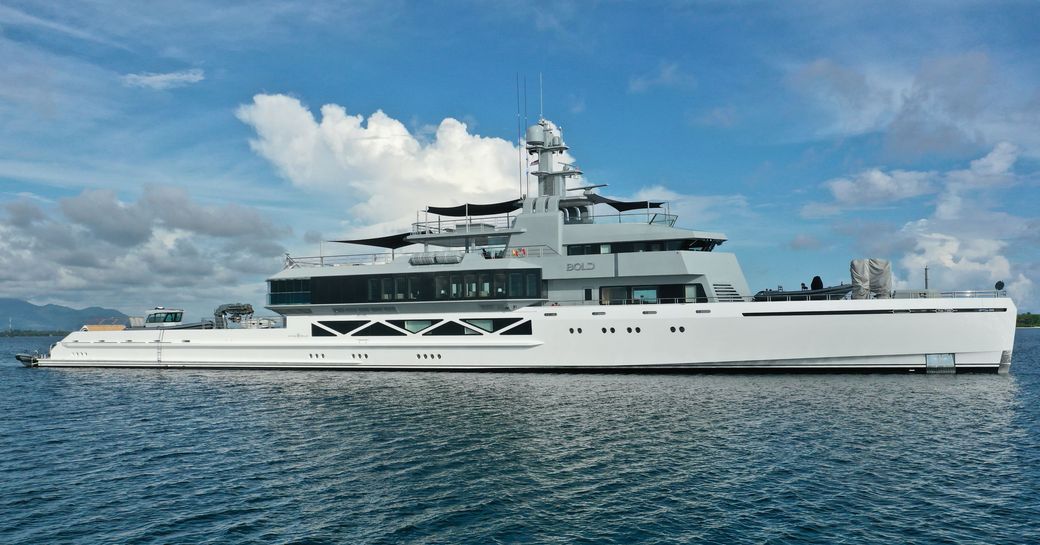 Charter yacht BOLD at sea