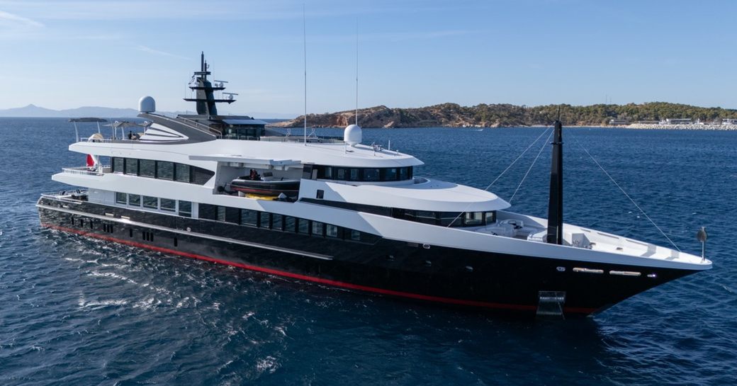 Charter yacht ALFA G at sea