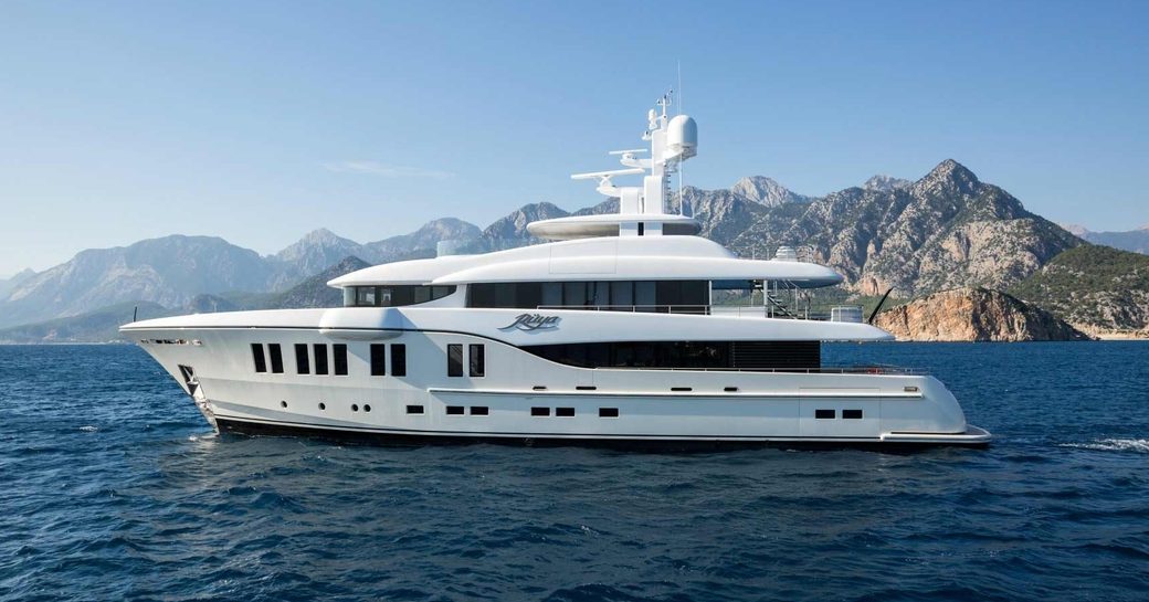 superyacht RUYA on a luxury yacht charter