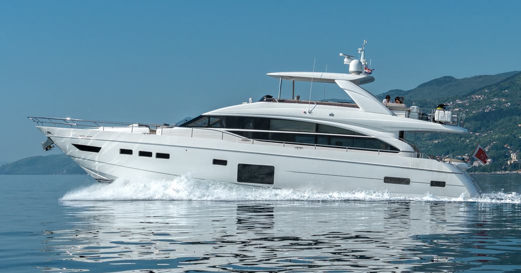 Charter yacht LARIMAR II at sea