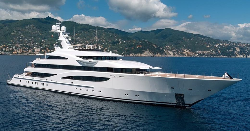 Charter yacht GIGIA at sea