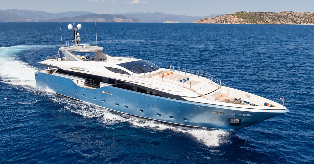 Charter yacht ZIG ZAG OCEAN at sea