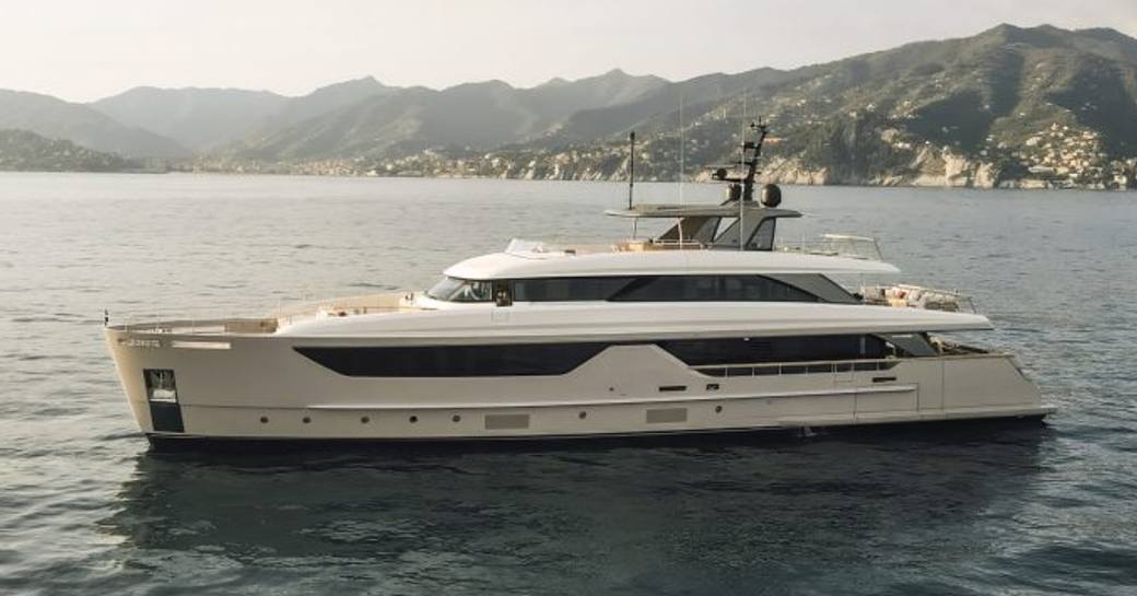 Charter yacht ANDIAMO at sea