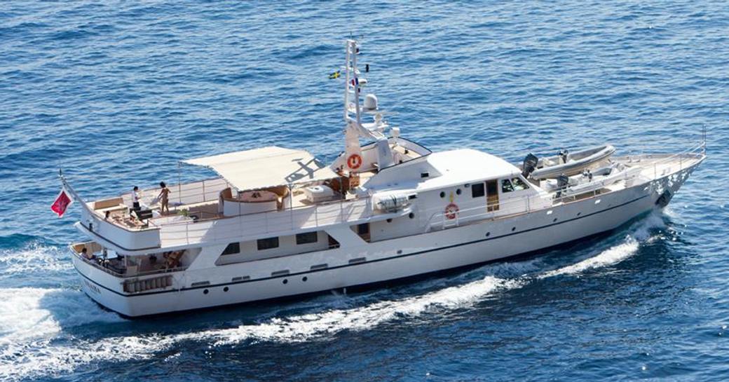 Boat charter SHAHA underway, surrounded by sea