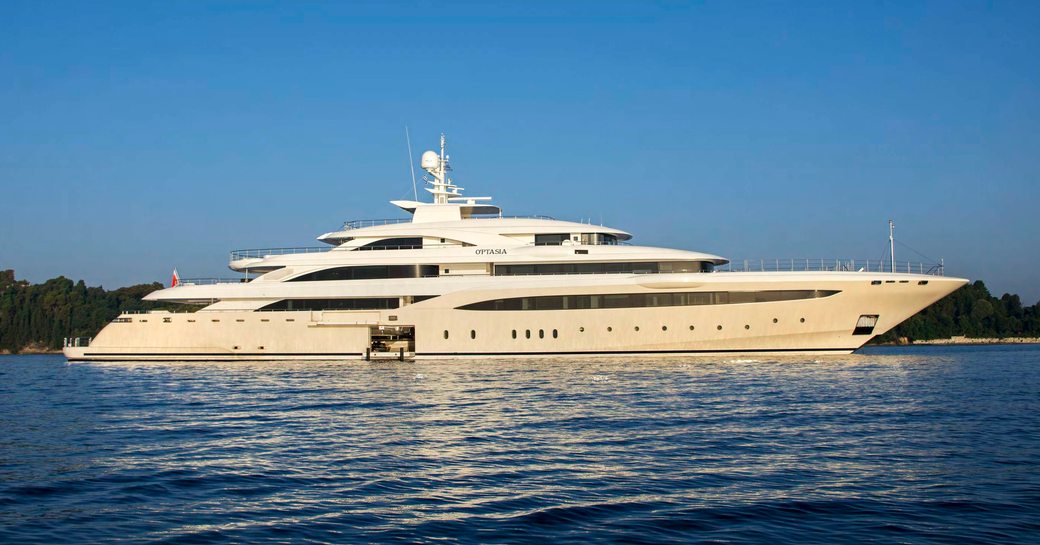 motor yacht O’PTASIA anchors on a luxury yacht charter