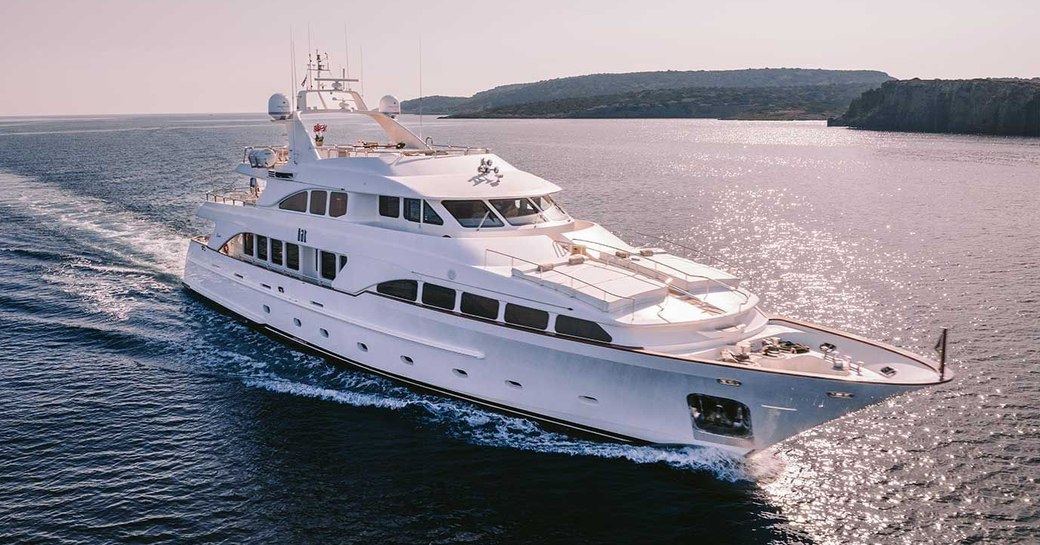 Charter yacht OAK underway, surrounded by sea