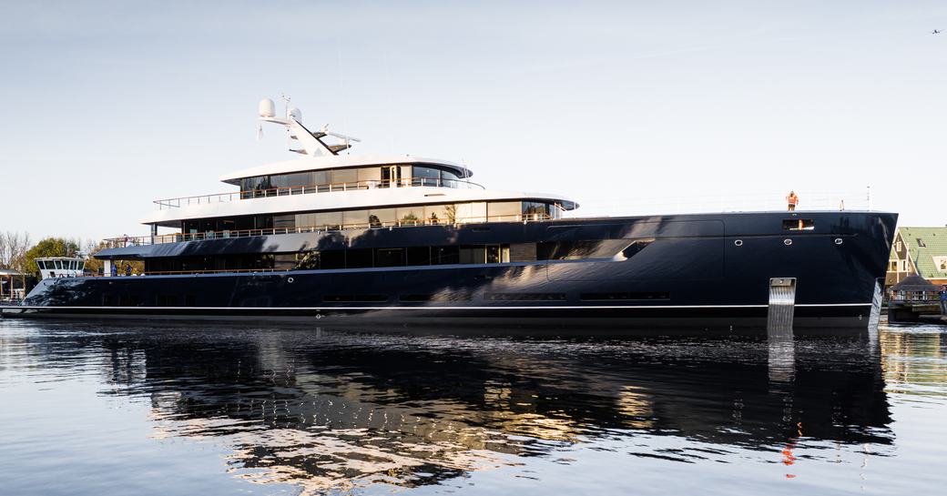 Charter yacht LES CINQ underway