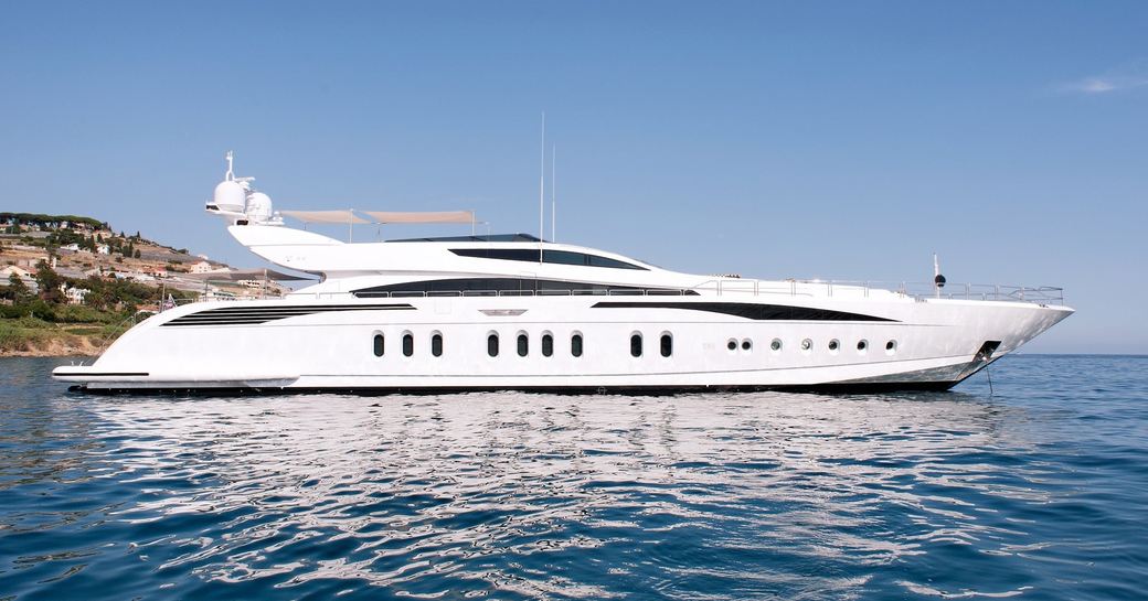 motor yacht ‘Tutto Le Marrané’ joins the global charter fleet and is based year-round in the Bahamas