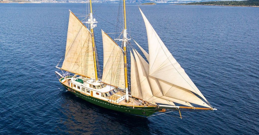 Charter yacht ARKTOS at sea