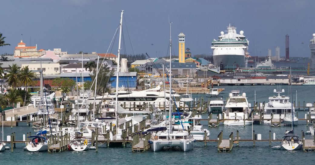 Overview of yachts and cruise ships in the Nassau Cruise Port