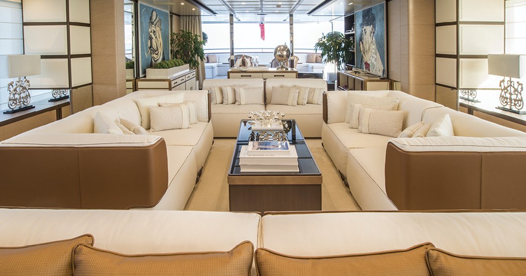 Main salon onboard MY Soy Amor