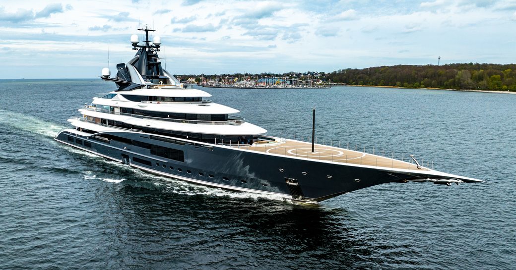 Charter yacht KISMET at sea