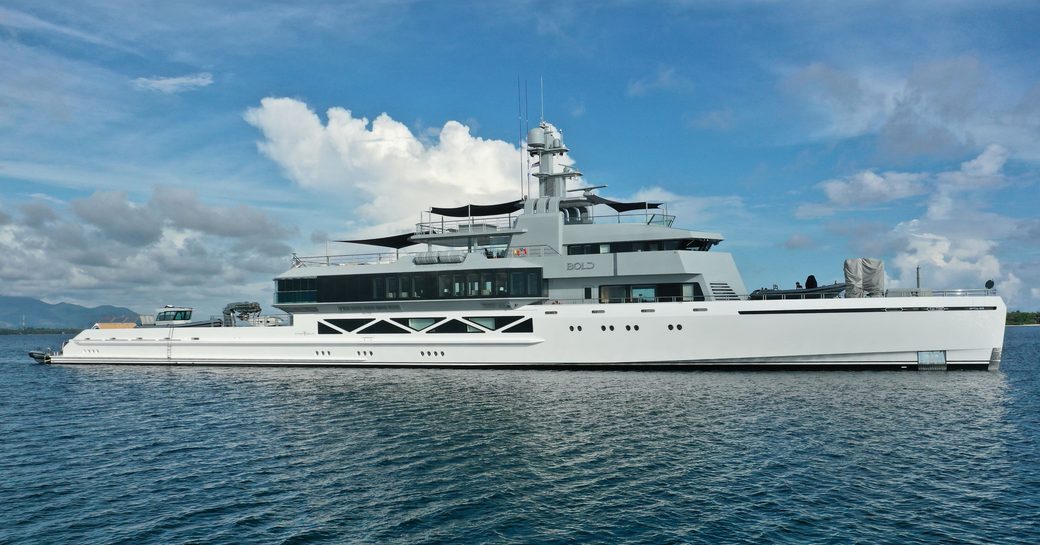 Charter yacht BOLD at sea