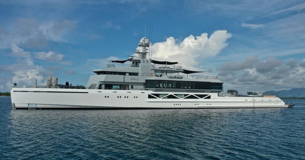 Charter yacht BOLD at sea