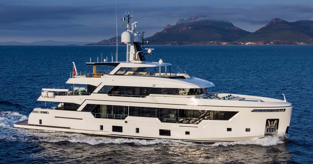 Charter yacht EMOCEAN at sea