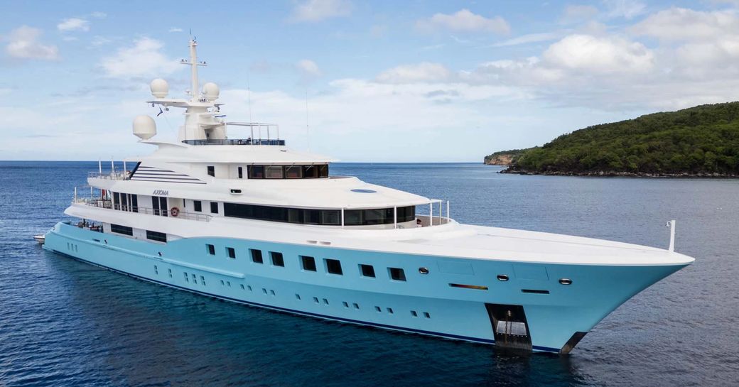 Charter yacht AXIOMA at sea