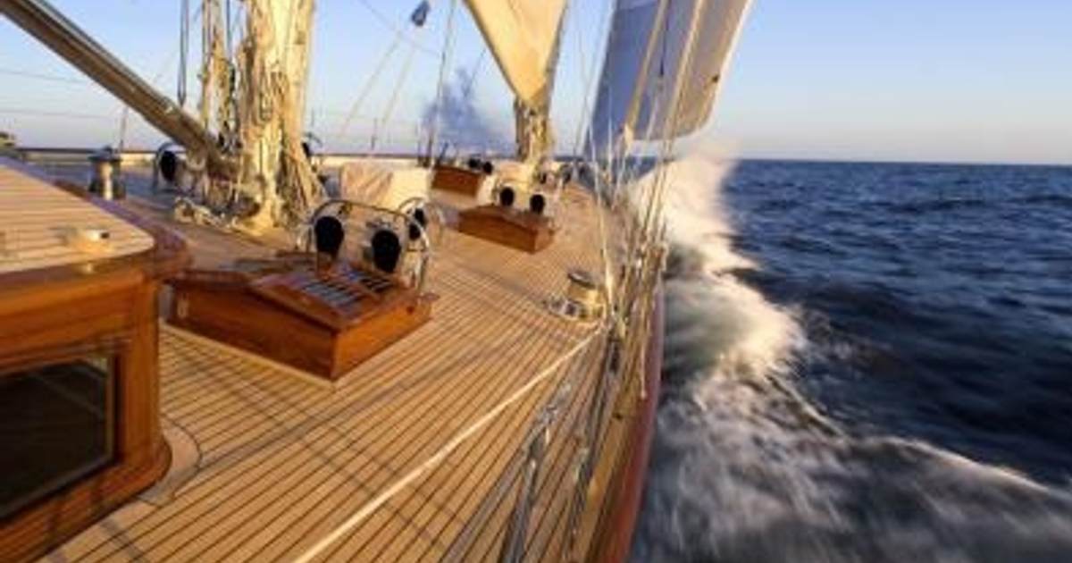 spanish yacht charter licence