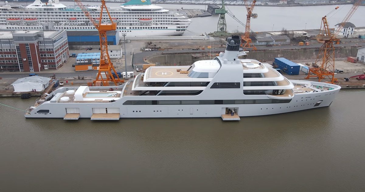 140m new build yacht